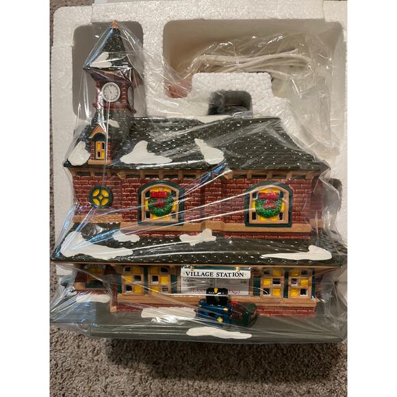 VILLAGE STATION  Department 56: The Original Snow Village Open Box New 54380 - Picture 1 of 5